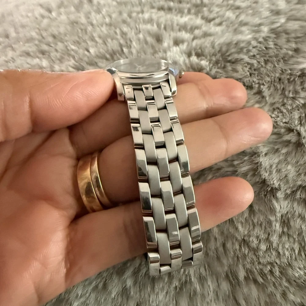 Gucci Black Dial Silver Women’s Watch - Picture 2 of 11